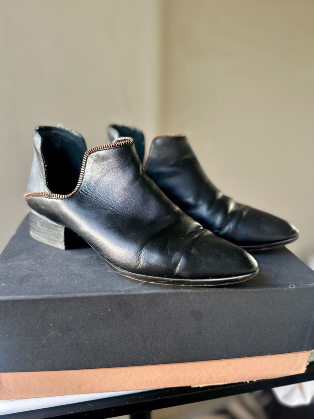 HALOGEN Piper Black Leather Ankle Boots 9.5 with Box